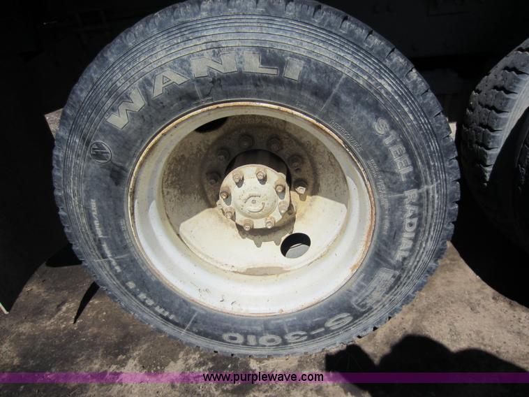 image for item C5357 1984 International F2275 vac truck