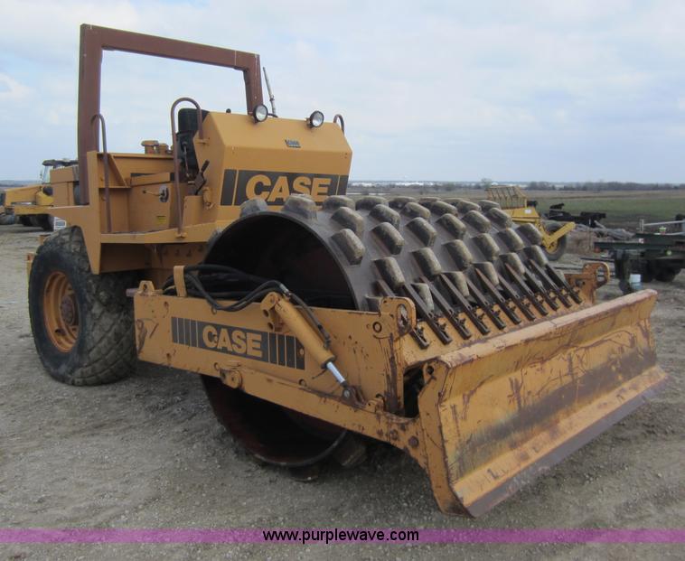 image for item C5362 Case W1102PD vibratory roller
