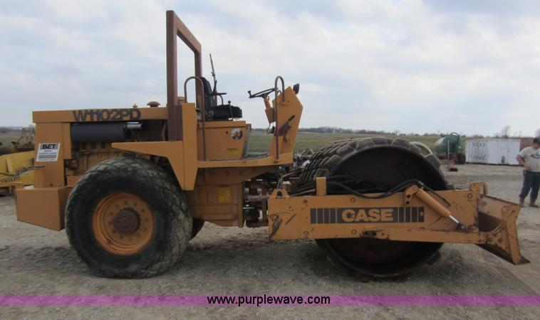 image for item C5362 Case W1102PD vibratory roller