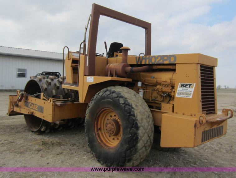 image for item C5362 Case W1102PD vibratory roller