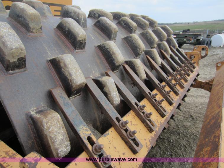 image for item C5362 Case W1102PD vibratory roller