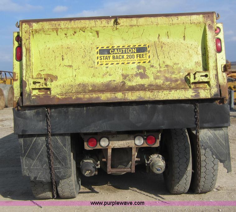 image for item C5365 1993 Ford LT9000 dump truck