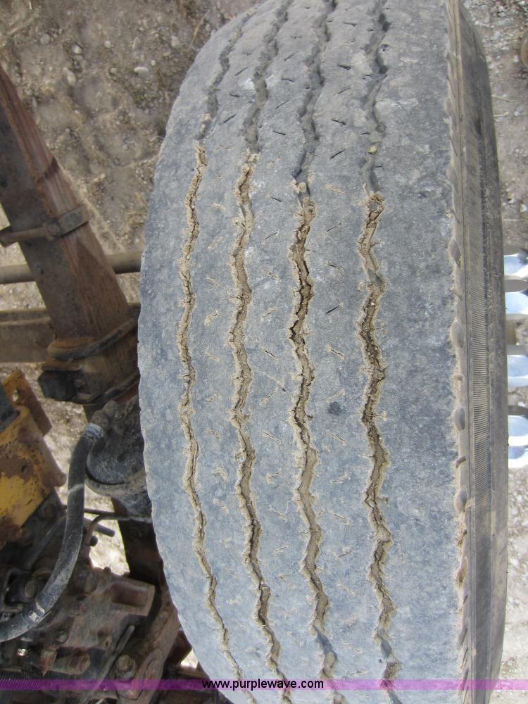 image for item C5365 1993 Ford LT9000 dump truck