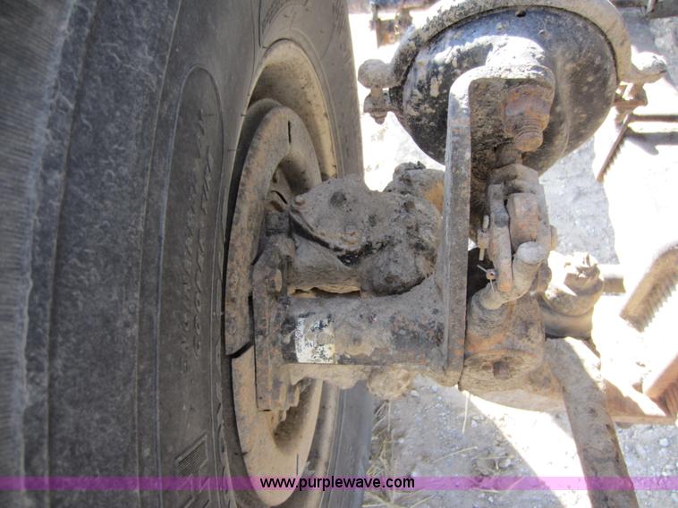 image for item C5365 1993 Ford LT9000 dump truck