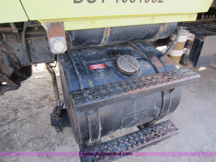 image for item C5365 1993 Ford LT9000 dump truck