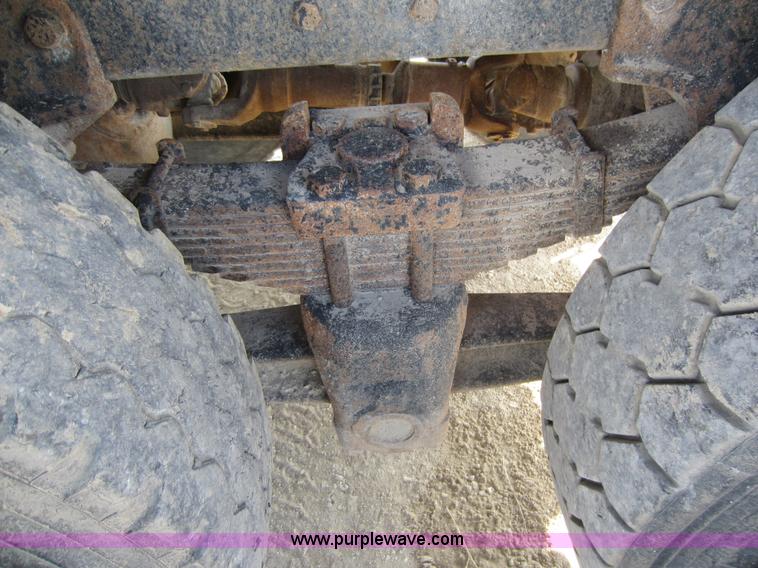 image for item C5365 1993 Ford LT9000 dump truck