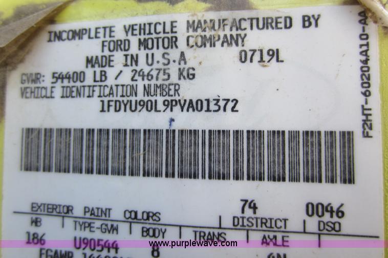 image for item C5365 1993 Ford LT9000 dump truck