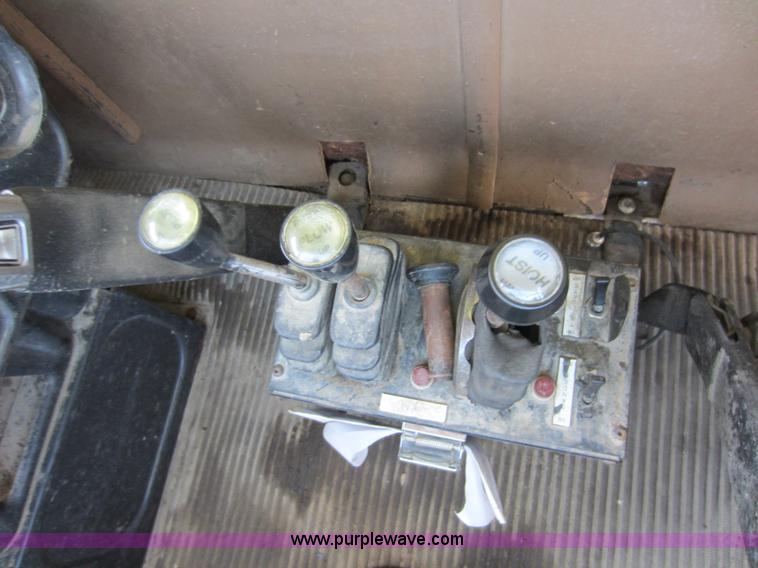 image for item C5365 1993 Ford LT9000 dump truck