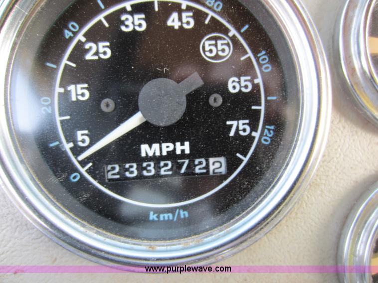 image for item C5365 1993 Ford LT9000 dump truck