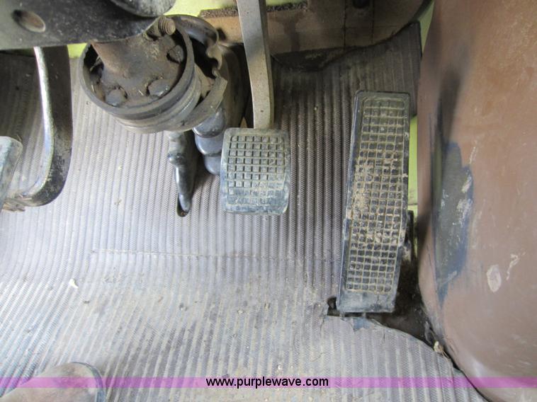 image for item C5365 1993 Ford LT9000 dump truck