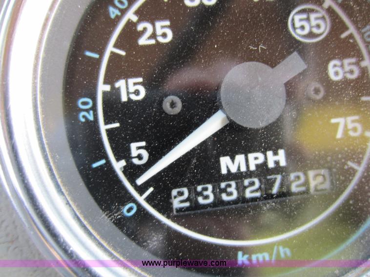 image for item C5365 1993 Ford LT9000 dump truck