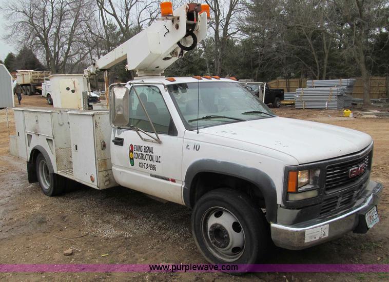 image for item D3053 2000 GMC 3500 bucket truck