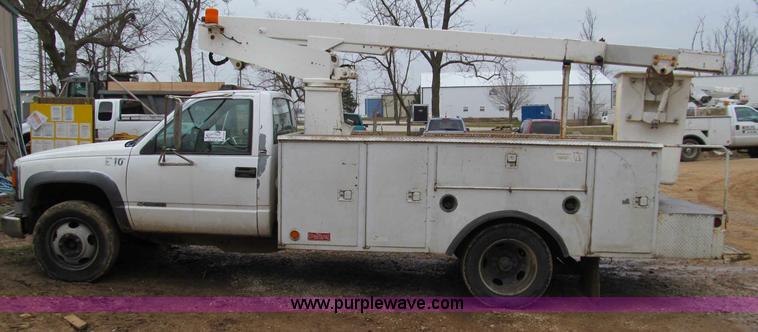 image for item D3053 2000 GMC 3500 bucket truck