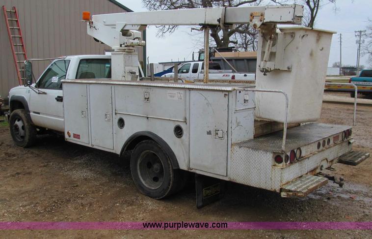 image for item D3053 2000 GMC 3500 bucket truck