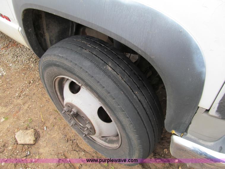 image for item D3053 2000 GMC 3500 bucket truck