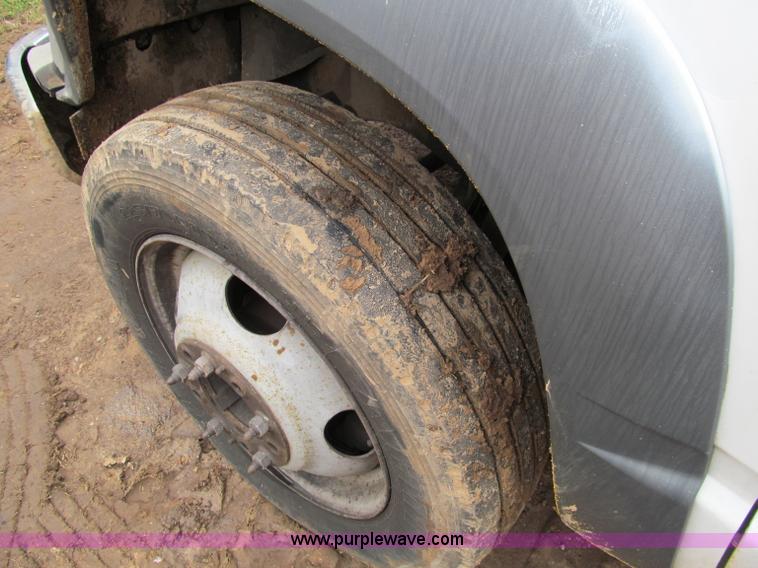 image for item D3053 2000 GMC 3500 bucket truck