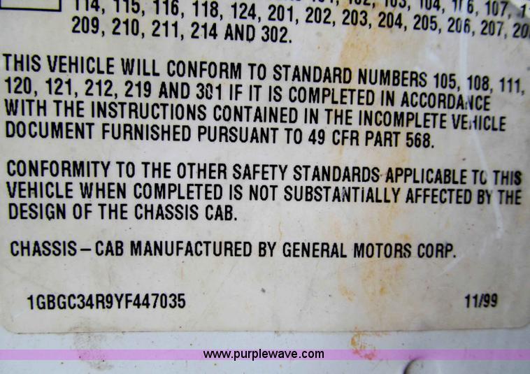 image for item D3053 2000 GMC 3500 bucket truck