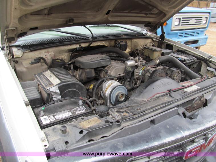 image for item D3053 2000 GMC 3500 bucket truck