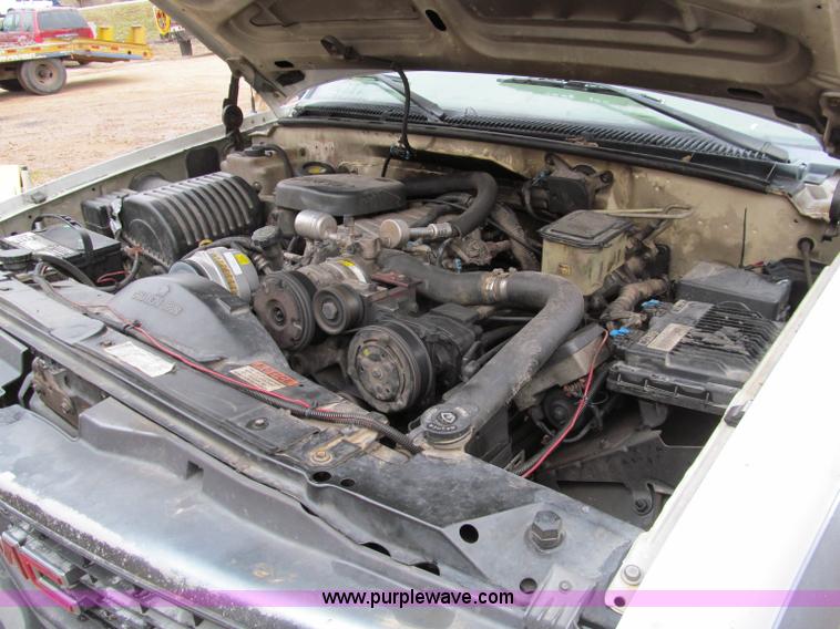 image for item D3053 2000 GMC 3500 bucket truck