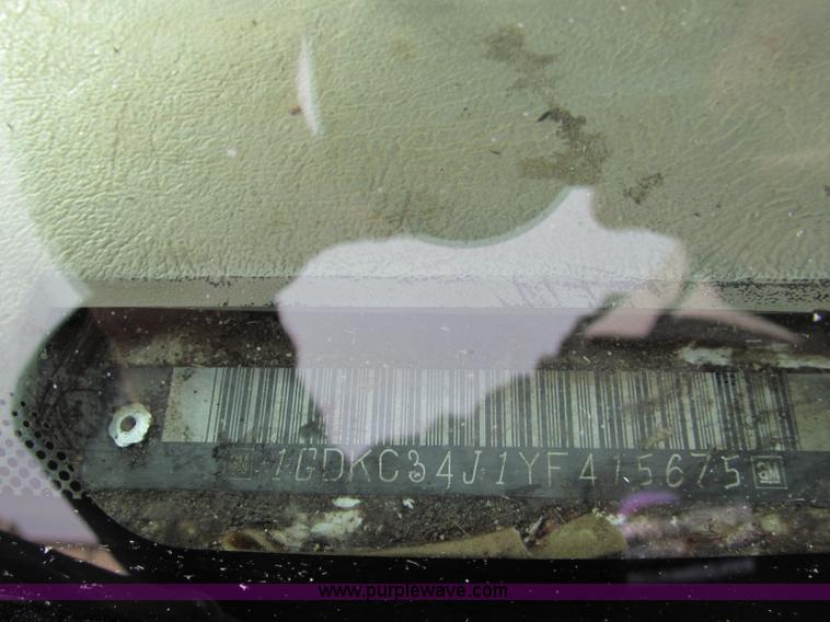 image for item D3053 2000 GMC 3500 bucket truck