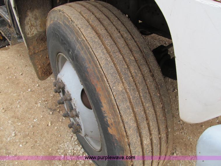 image for item D3054 1987 Ford F8000 truck