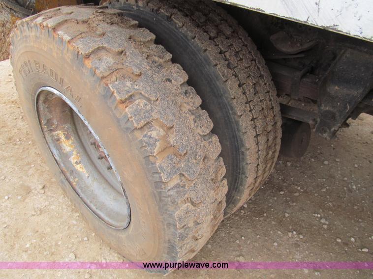 image for item D3054 1987 Ford F8000 truck