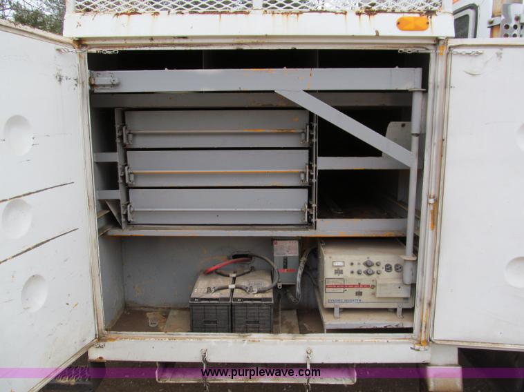 image for item D3054 1987 Ford F8000 truck