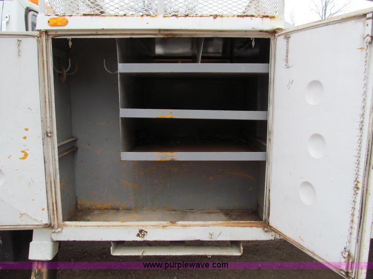 image for item D3054 1987 Ford F8000 truck