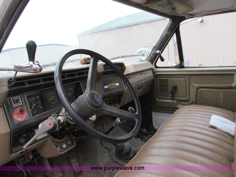 image for item D3054 1987 Ford F8000 truck