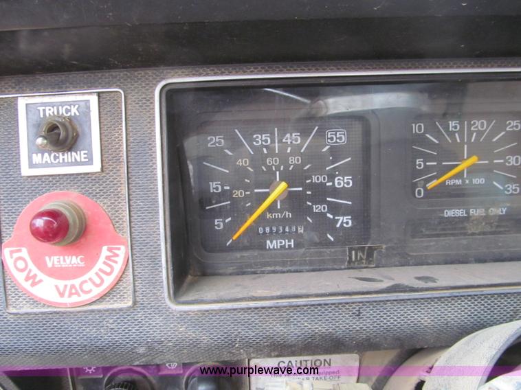 image for item D3054 1987 Ford F8000 truck