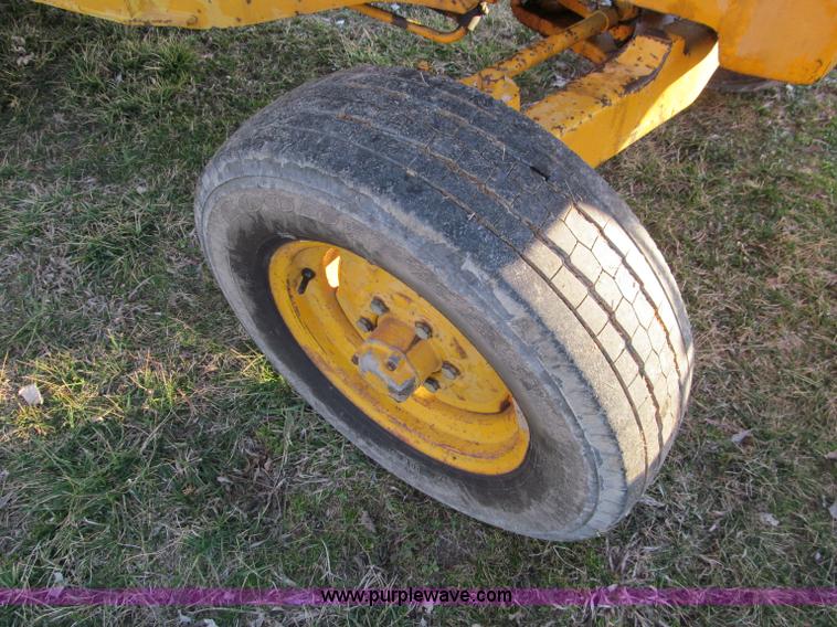 image for item D3063 John Deere 300 tractor