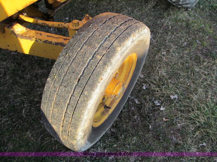 image for item D3063 John Deere 300 tractor