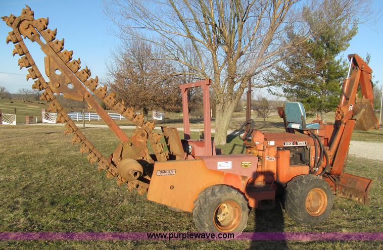 image for item D3064 Ditch Witch R65D trencher