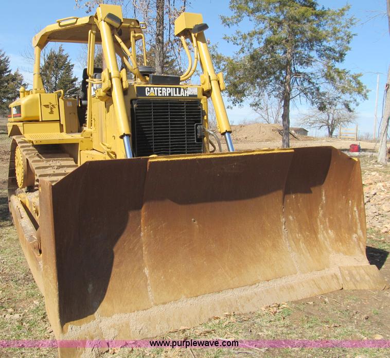 image for item D3102 1999 Caterpillar D6R XL dozer