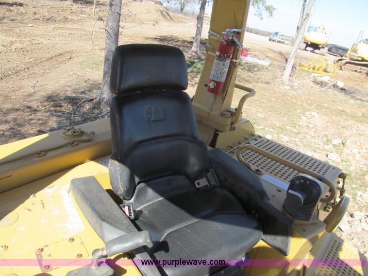 image for item D3102 1999 Caterpillar D6R XL dozer