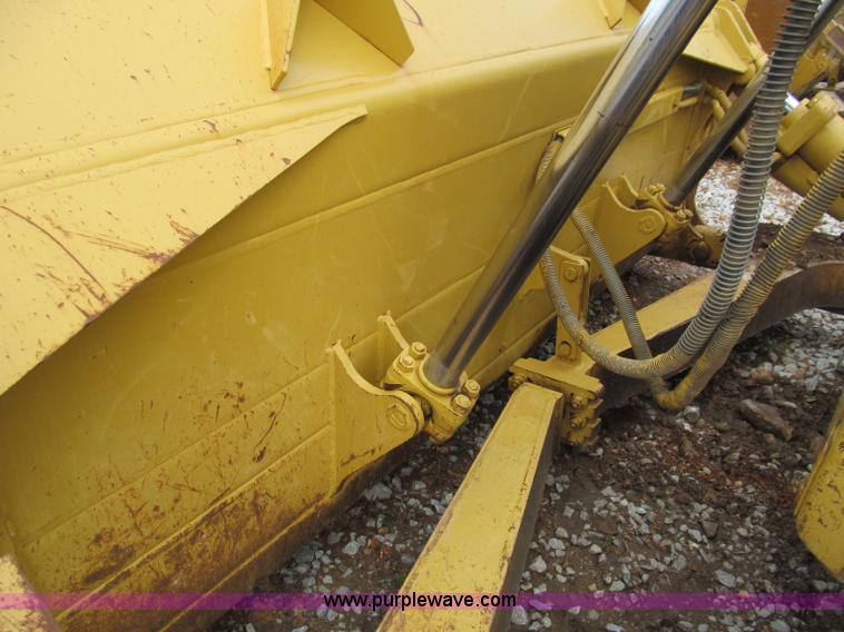 image for item D3102 1999 Caterpillar D6R XL dozer