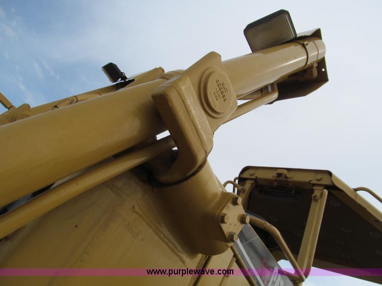 image for item D3102 1999 Caterpillar D6R XL dozer
