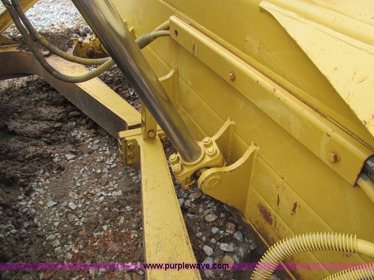 image for item D3102 1999 Caterpillar D6R XL dozer