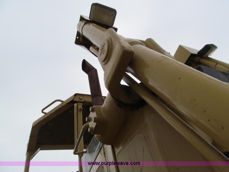 image for item D3102 1999 Caterpillar D6R XL dozer