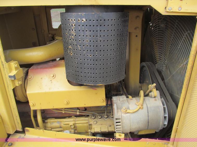 image for item D3102 1999 Caterpillar D6R XL dozer