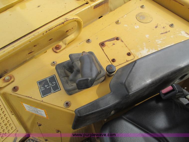 image for item D3102 1999 Caterpillar D6R XL dozer