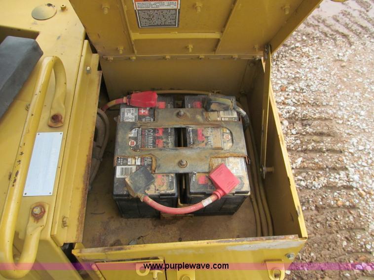 image for item D3102 1999 Caterpillar D6R XL dozer