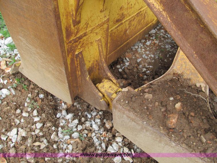 image for item D3102 1999 Caterpillar D6R XL dozer