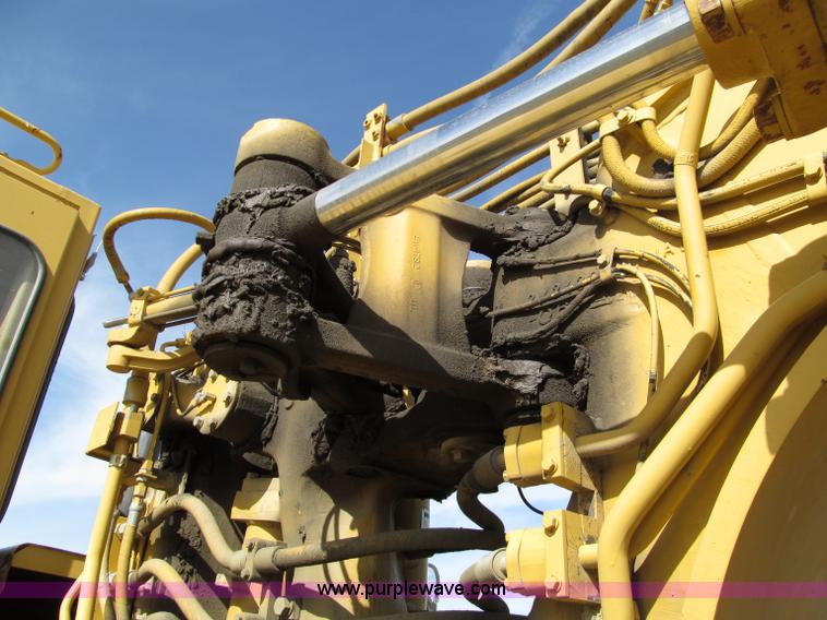 image for item D3104 1994 Caterpillar 621F scraper