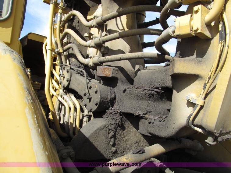 image for item D3104 1994 Caterpillar 621F scraper