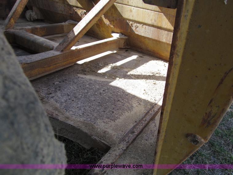 image for item D3104 1994 Caterpillar 621F scraper