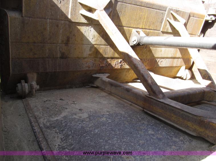 image for item D3104 1994 Caterpillar 621F scraper