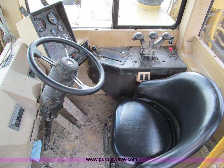 image for item D3104 1994 Caterpillar 621F scraper