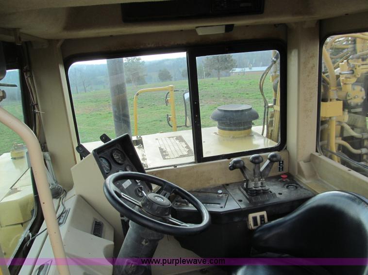 image for item D3104 1994 Caterpillar 621F scraper