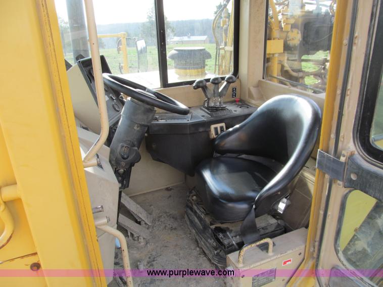 image for item D3104 1994 Caterpillar 621F scraper